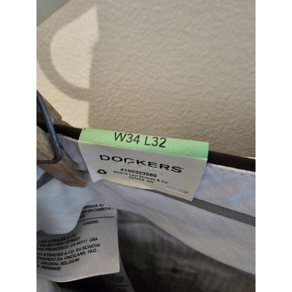 NWT Dockers Ultimate Iron Free Trouser Straight Fit - W34xL32 - Black - MSRP $80 - Picture 4 of 8